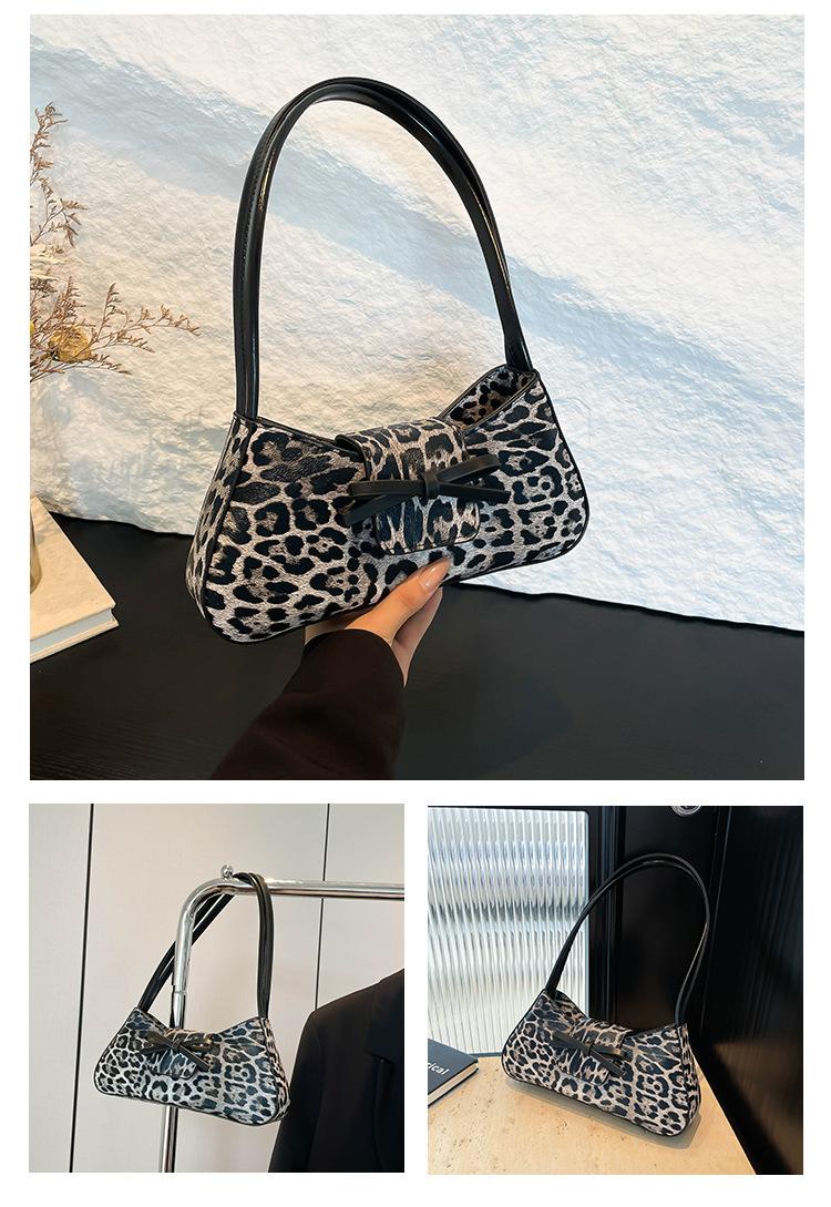 Small bow leopard bag
