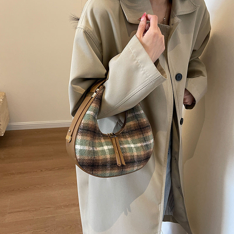 Autumn and winter niche design moon bag high-end armpit bag
