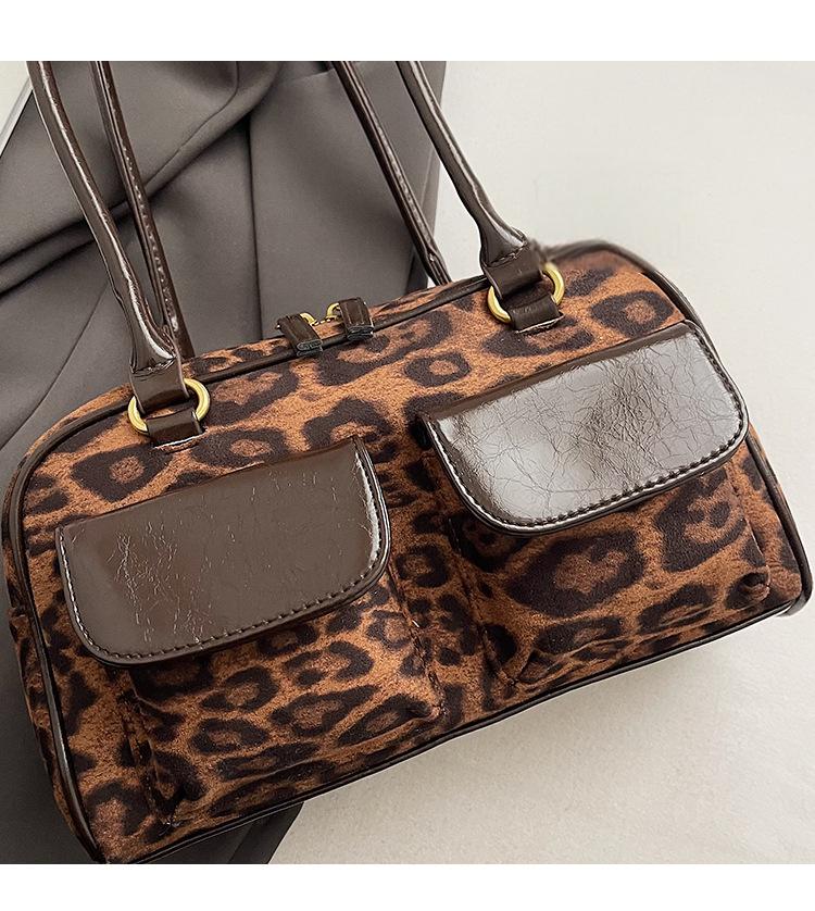 Autumn and winter fashion leopard pilling shoulder bag